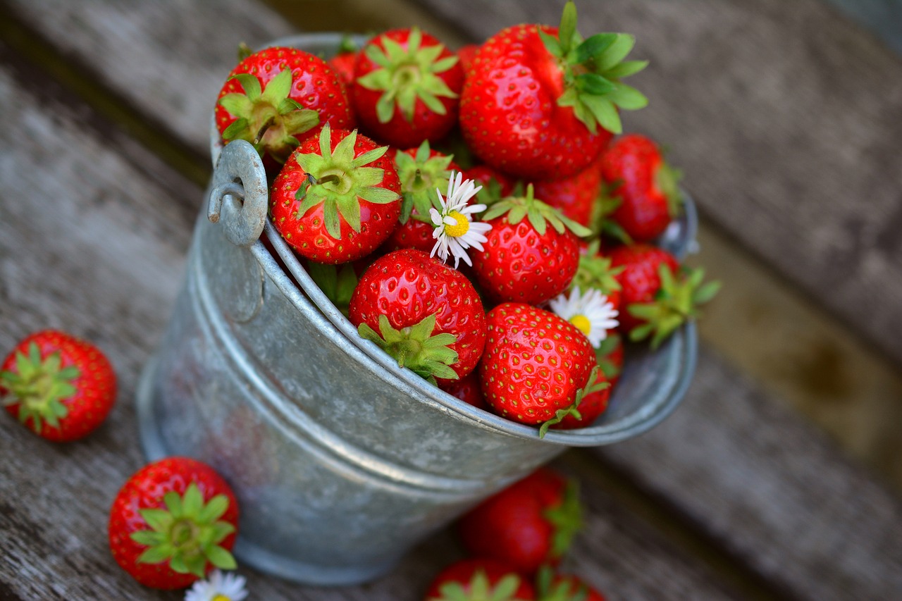 strawberries_3431122_1280